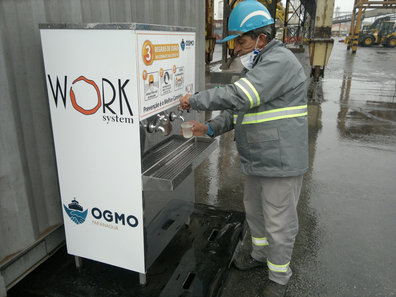 OGMO instala novo bebedouro no porto de Paranaguá